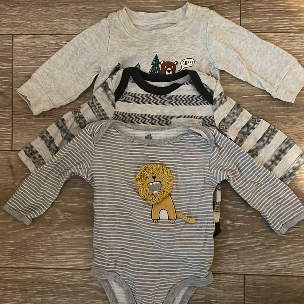 Baby boy onesie long sleeve bodysuits. Set of 3 0-3 months (lion onesis 3-6 M)